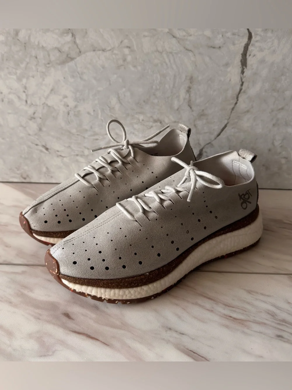 NIB OTBT Alstead Silver Metallic Perforated Sneakers Women’s 8 Travel Lite
